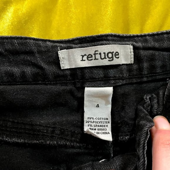 Distressed black Mid-rise summer Shorts - Picture 5 of 7